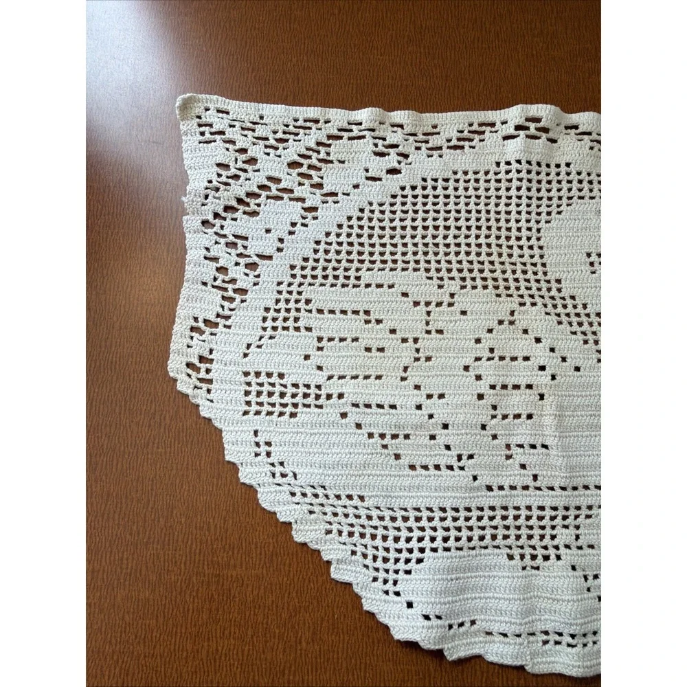 Vintage Swan Crochet Handmade Doily Table Topper 16.5